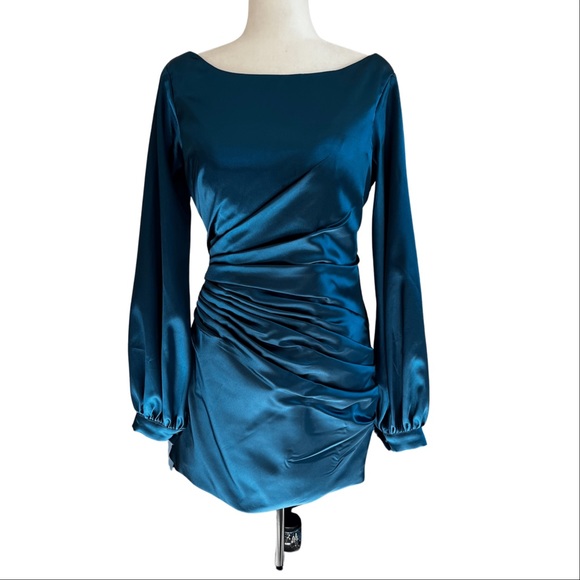 Stunning Backless Satin dress - Picture 2 of 11